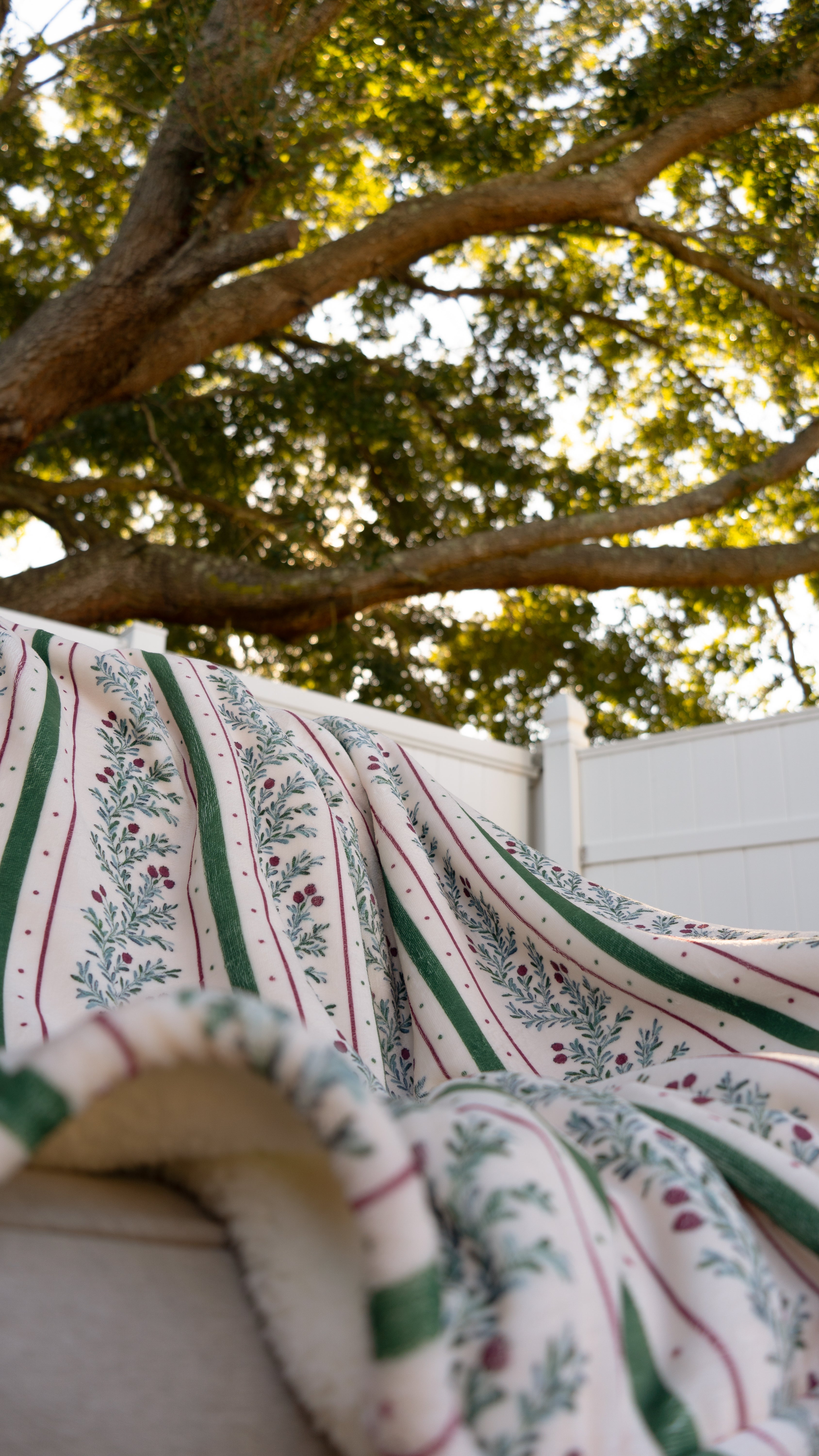 Deck the Halls | Flannel Sherpa Throw Blanket